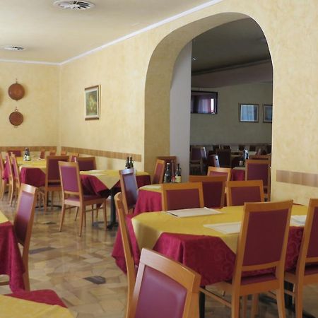 Hotel San Tomio Isola Vicentina エクステリア 写真