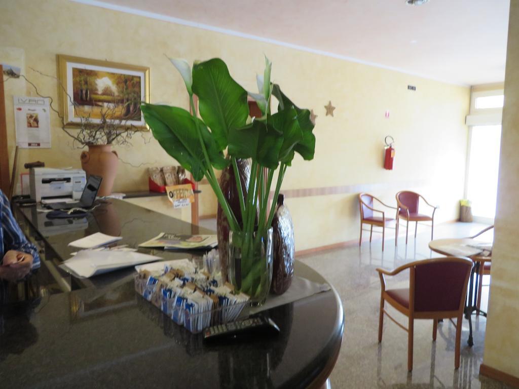 Hotel San Tomio Isola Vicentina エクステリア 写真
